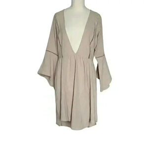 B Brand Chic Taupe Bell Sleeve Dress